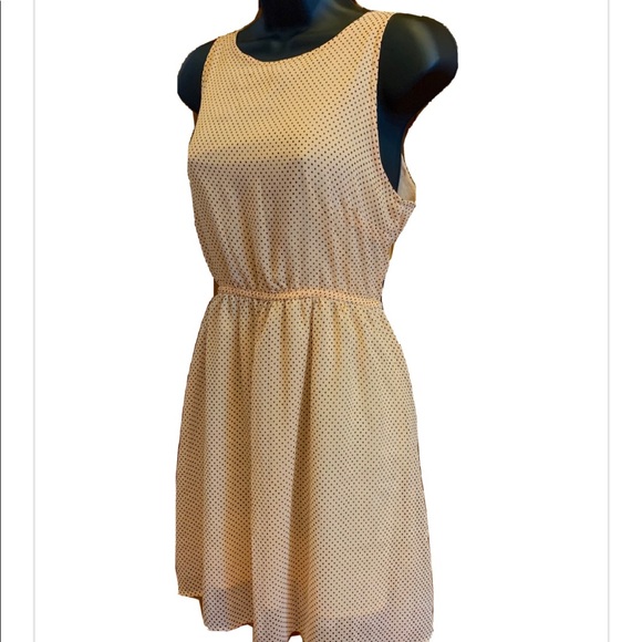 Flirty Peach Summer Dress With Sexy Back!! 😍 - Picture 5 of 8